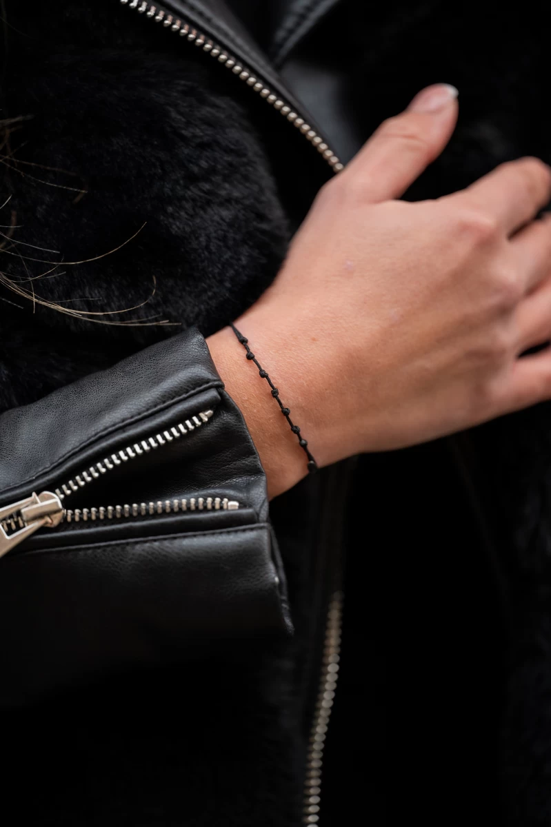 Zilia Black 7 Knots Thread Bracelet